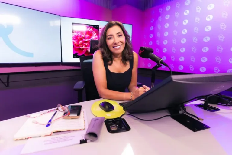 Carmen Gloria Arroyo en su nuevo programa radial "Superados"