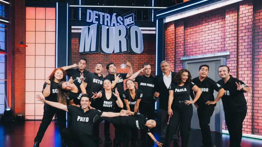 Mega - Detrás del muro