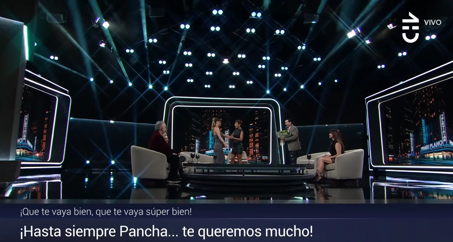 Primer plano - panelista renuncia para llegar a Canal 13